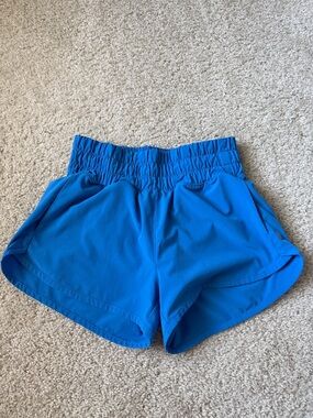 Athleta Girl High Rise Run Free 2.5” Shorts  Size Medium (8-10)